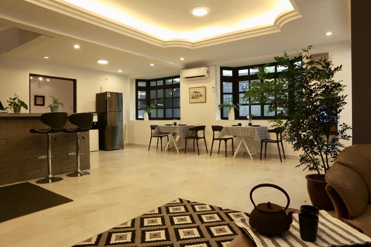 G Beach Front Villa Batu Feringgi Εξωτερικό φωτογραφία